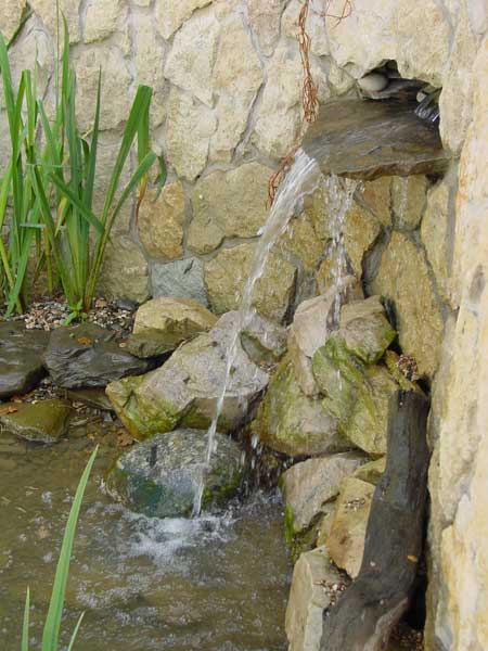 искуственный ручей