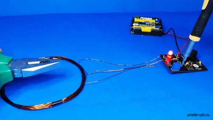 Как сделать простой металлоискатель на 2 транзисторах